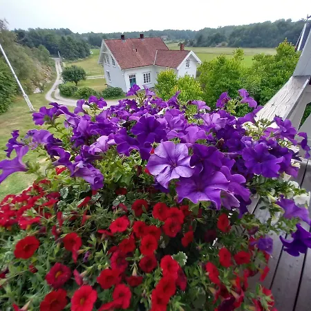 Sandbrekke Gjestegård Hotell *