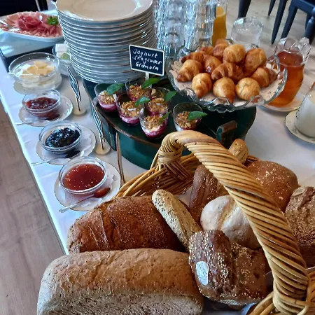 Sandbrekke Gjestegard Hotel