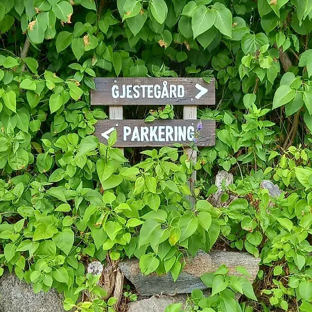 Sandbrekke Gjestegard Hotel *