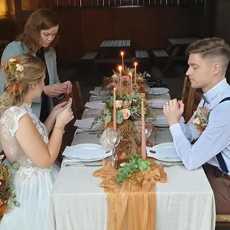 Sandbrekke Gjestegard Otel *