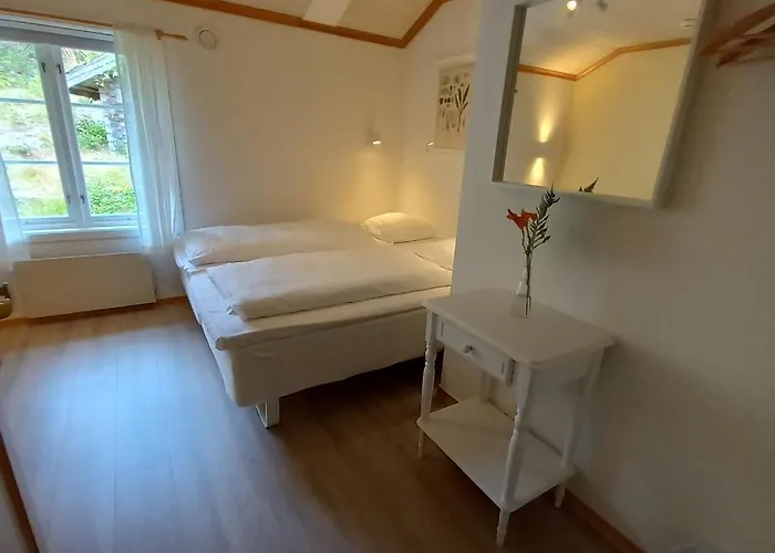 Sandbrekke Gjestegard Hotell Skjærhollen