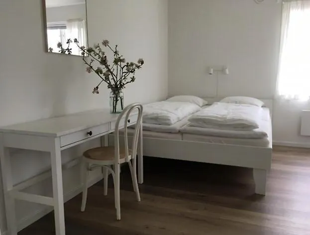 Sandbrekke Gjestegard Hotell *